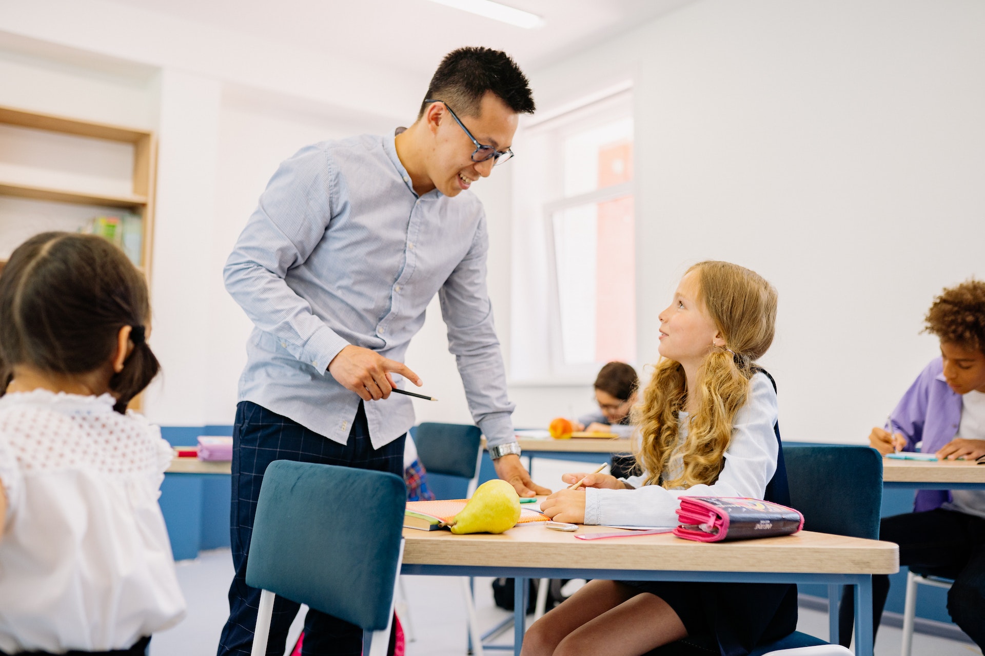 Do I need another language to teach TEFL or other qualifications? Talking with locals