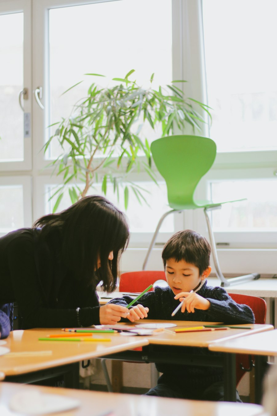Teacher working one to one with a young pupil, as in TELPAS holistic rating for kindergarten and grade 1